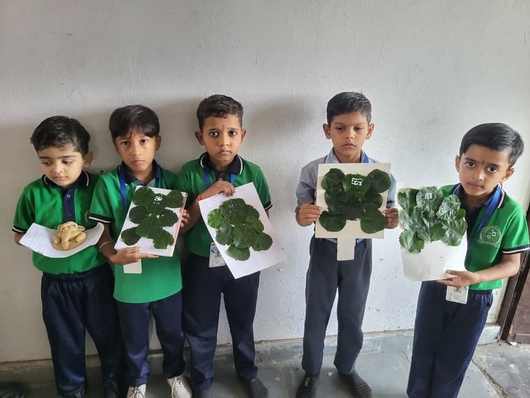 Kindergarten students of Janhit World School with their leaf craft work